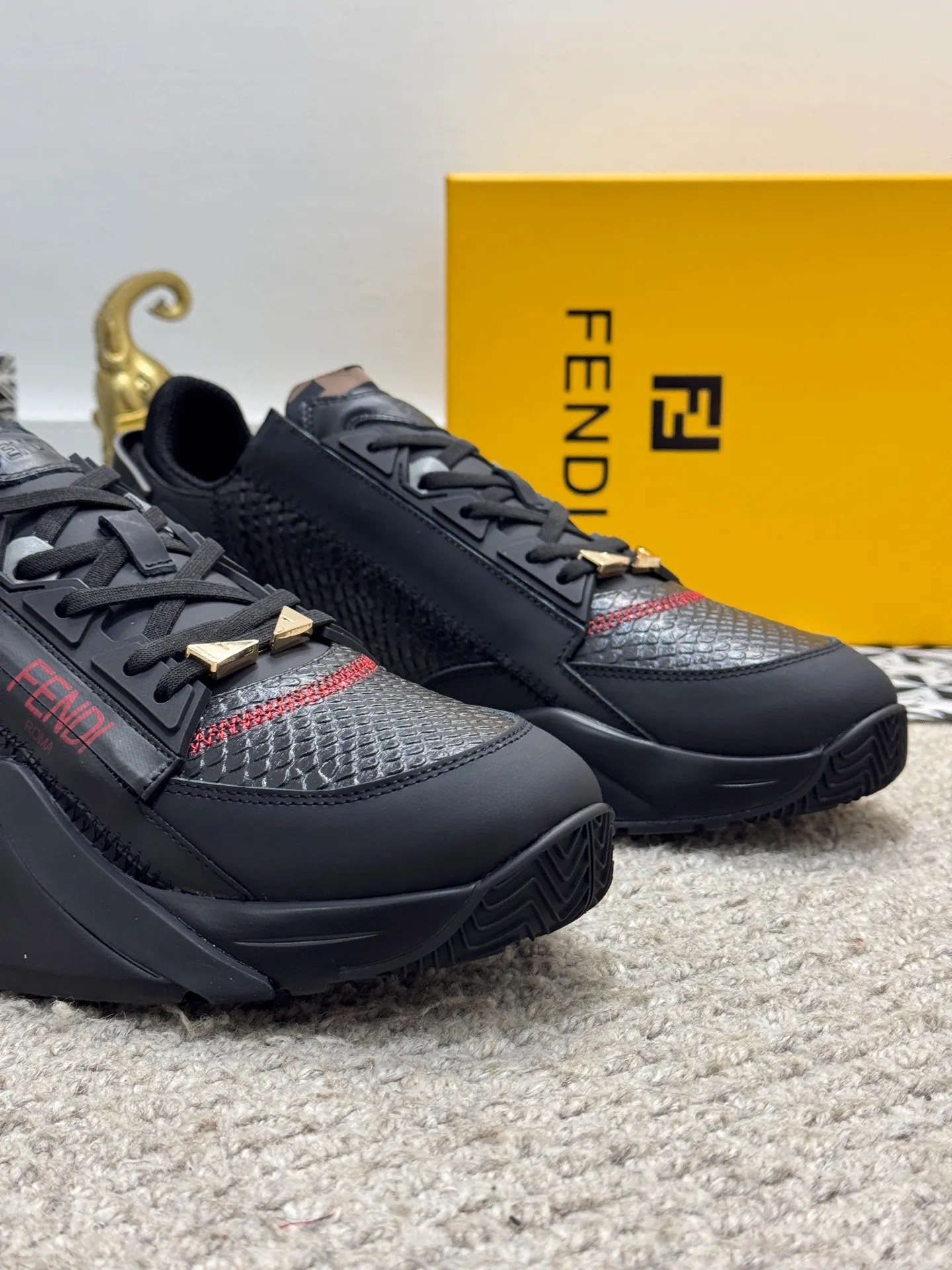 Men's men's shoes 💰520 [New style] 🦥🦥 Original quality - Fendi ◾️▫️F D🆕 Spring and summer new men's slip-on sneakers, with elastic straps, side zippers, and corrugated soles engraved with F. Embossed Fendi Flow lettering on the heel. Mixed material of high-tech fabric and black suede. FF graphic tongue. Ultra-light and wear-resistant EVA sole. Size: 38-44 (45 customized